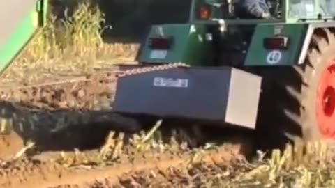 tractors stuck, machines accelerating (56)