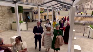 Guests, fans arrive for Charles III's coronation