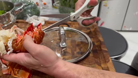 I discovered a lobster’s poop chute - how to clean lobster tail