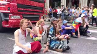 Climate Activists disrupting Pride parade in London 😂