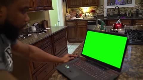 CashNasty Punches Laptop - Green Screen