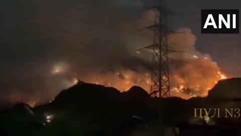 El vertedero de Ghazipur se incendió en Nueva Delhi.