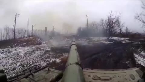 Ukrainian T-64's Main Gun Blasts Through a Russian APC(Gun Cam)