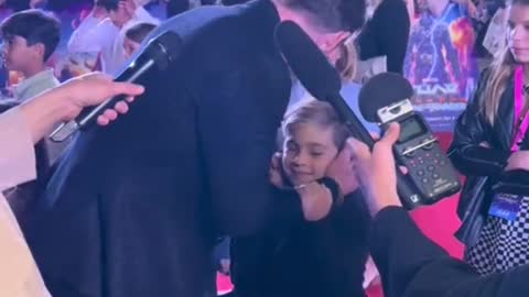 The sweet dad moment Chris Hemsworth stopped, mid-interview, to kiss his son