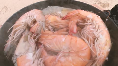 Korean-style grilled shrimp with salt.