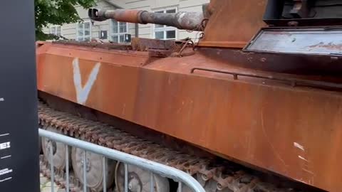 Why has the V paint not come off but the metal has rusted?