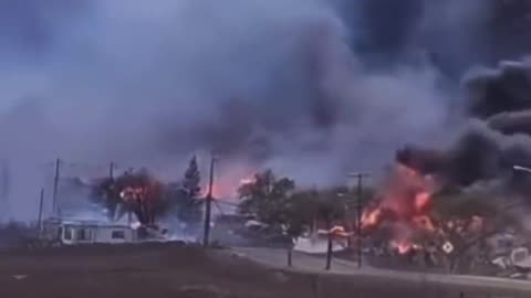 What are these flashes of light going off during the fires in Maui, Hawaii?