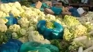 Vegetables "infected with Covid" thrased by the CCP government while people starve