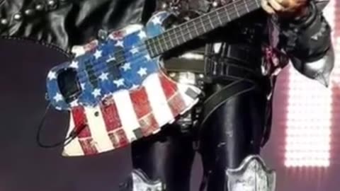 Gene Simmons Tells Immigrants to Learn English and Assimilate