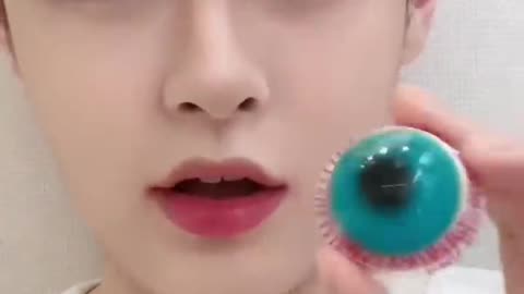 Magical jelly that changes eye color