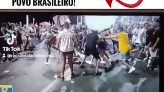 Grande vergonha no Brasil festa de carnaval mulher beija repórter,