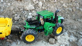LEGO Technic John Deere 9620R 4WD Tractor Reviewed