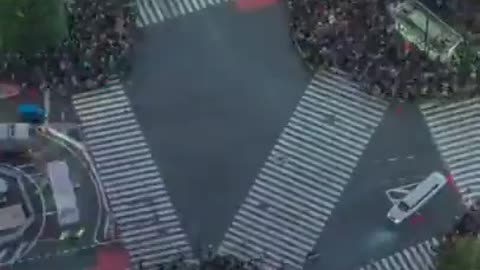 BUSIEST PEDESTRIAN CROSSING IN TOKYO