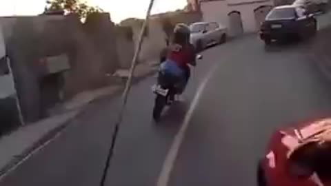 The cop would not give up, but who is the better rider?