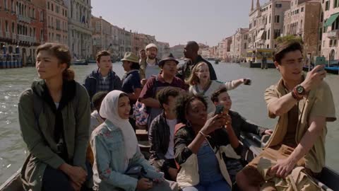 4K HDR IMAX • Peter bonds with MJ in Venice - Spider-Man_ Far From Home (2019)