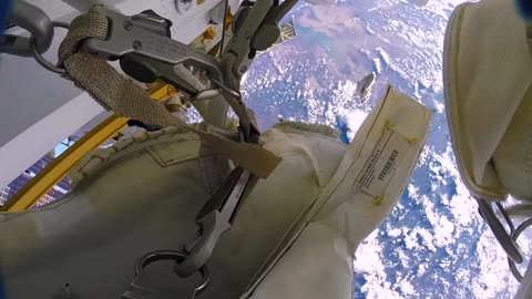 🤯😯 Astronauts accidentally lose a shield in space GoPro 8K