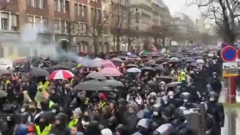 France - Protests today in the rain for Freedom against mandates & tyranny