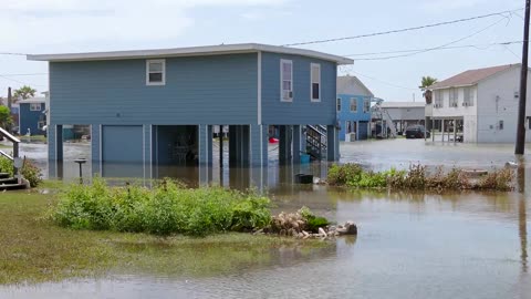 Tropical storm causes flooding in Texas