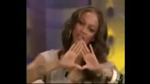 BEYONCE explains pyramid hand signal makes illuminati Rockefellar happy - 2013