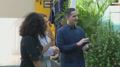 Kamala's Faux-pas - Stops Clapping During Puerto Rico Protest Song Once Her Aide Translates It
