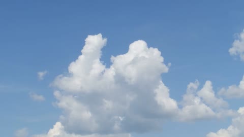 18.05.2022 Les nuages comme avant, merci les Chapeaux blancs !