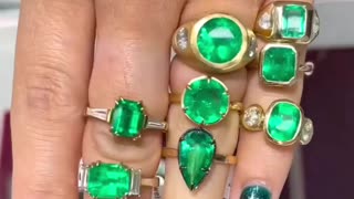 Trendy and unique Emerald gold ring styles you need to see!