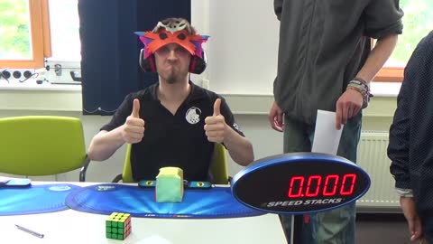 World Record: Solving a Rubik's Cube blindfolded