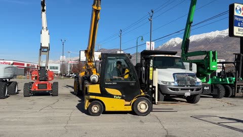 Warehouse Forklift 2006 Yale Veracitor 50VX 5,000 LB 15' 9" Lift Sideshift LPG Enclosed Cab with Air