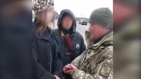 Officers of Ukraine decide to escape the war in skirts