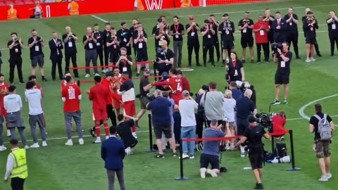 Liverpool Fans Spot One Player Wasn’t Clapping During Jurgen Klopp’s Farewell