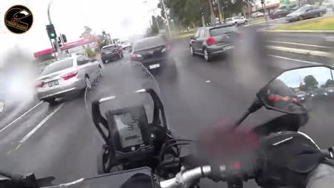 THE SECRET TO RIDING A MOTORCYCLE IN THE RAIN