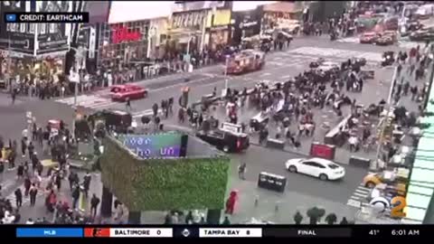 MANHOLE EXPLOSION CAUSES PANIC IN NEW YORKS TIME SQUARE - ANGLE 3