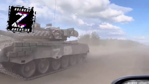 Soledar: T-80 Tanks of the 6th Cossack Regiment, LPR Move Up' - Ukraine War Combat Footage 2022
