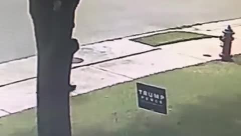 Trump yard sign fail
