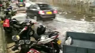 Fuerte aguacero ocasionó inundación en la carrera 27 y la Quebradaseca en Bucaramanga