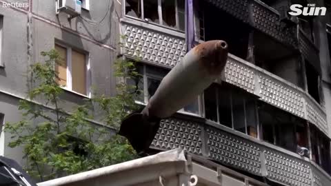 HUGE Russian bomb is removed from apartment block in Kharkiv, Ukraine