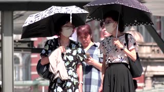 Tokyo residents sweat it out in fall heatwave