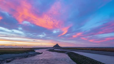 The full sun-to-night delay at Mont Saint-Michel contains a brief
