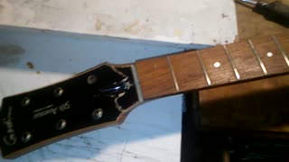 A GUITAR "ZIP TIP" HOW I PULL A TUNER BUSHING