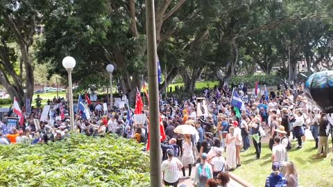 Thousands protest covid-tyranny in Sydney, Australia.