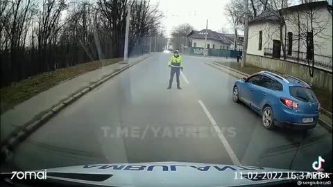 In Chisinau, a policeman stopped an ambulance