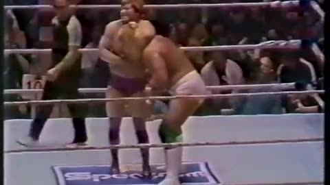 (1980.04.12) Hulk Hogan vs Bob Backlund - WWF