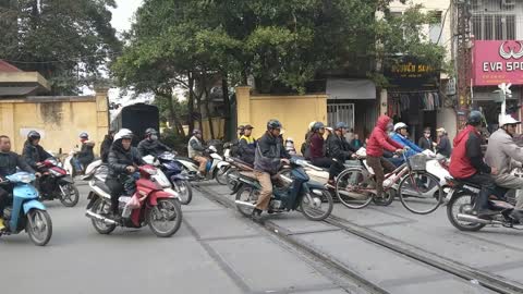 How a train cross in to the city market