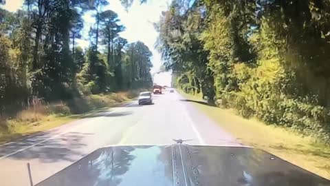 Dangerous Overtaking Manoeuvre Sends Pickup Into Ditch