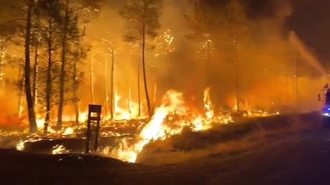 Milhares de pessoas são evacuadas devido a incêndios florestais na França