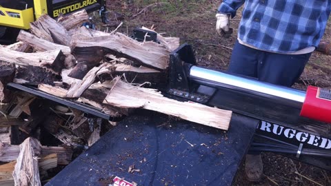 RuggedMade Wood Splitter Easily Handles White Elm And Black Locust 🔥| LS MT225S And BigToolRack