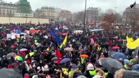 BREAKING: PARIS, mass demonstrations in Paris