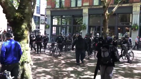 June 10 2017 Seattle 1.10 Police pepper-spray Antifa to break up the fight