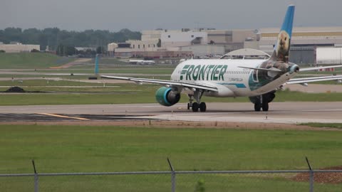 Frontier Airlines Airbus A320 Departing St. Louis Lambert International Airport