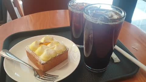 Starbucks' new menu banana cake and ice americano.